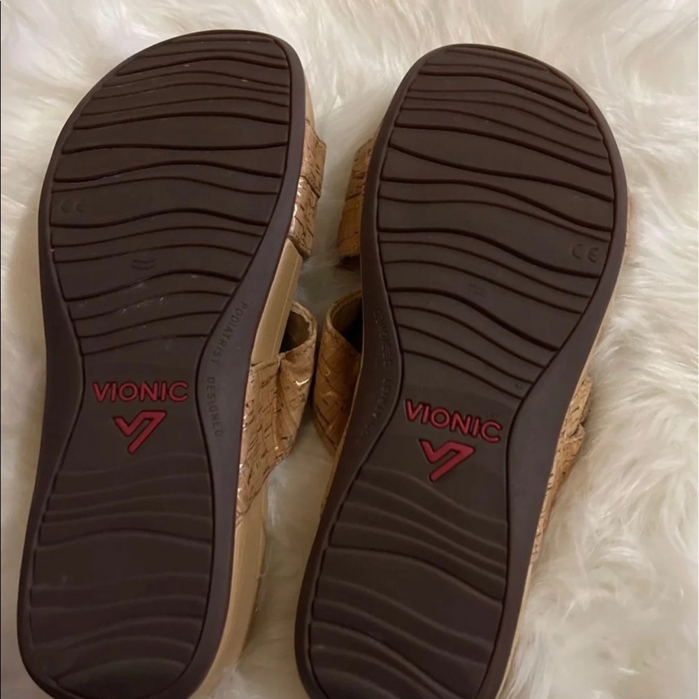Vionic - Picture 4 of 5